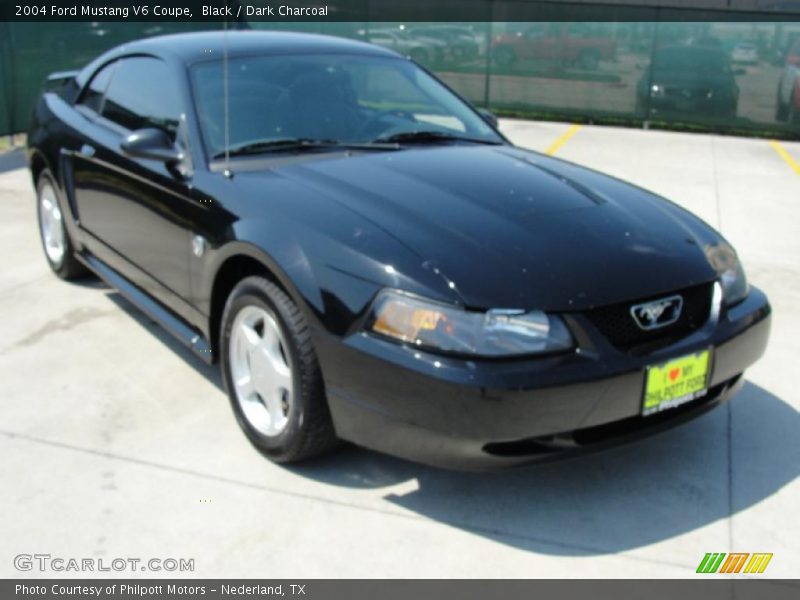 Black / Dark Charcoal 2004 Ford Mustang V6 Coupe