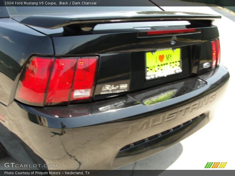 Black / Dark Charcoal 2004 Ford Mustang V6 Coupe