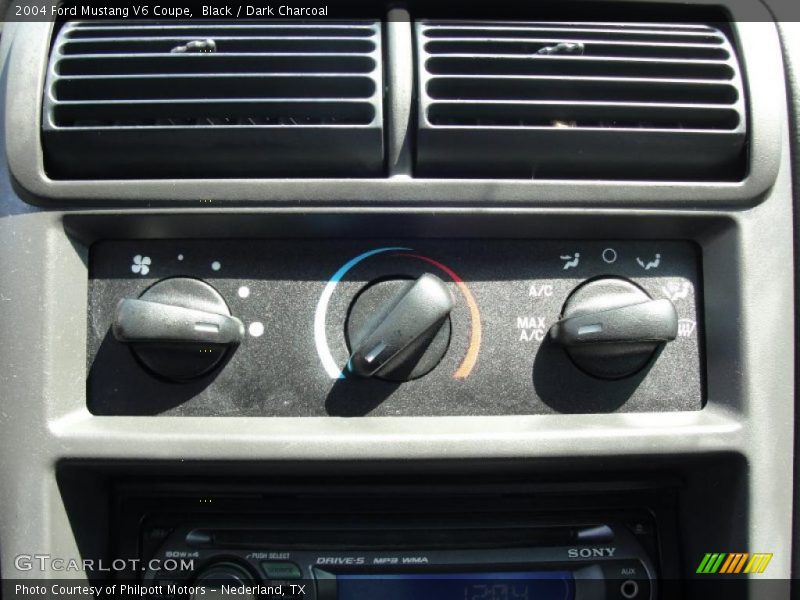 Black / Dark Charcoal 2004 Ford Mustang V6 Coupe