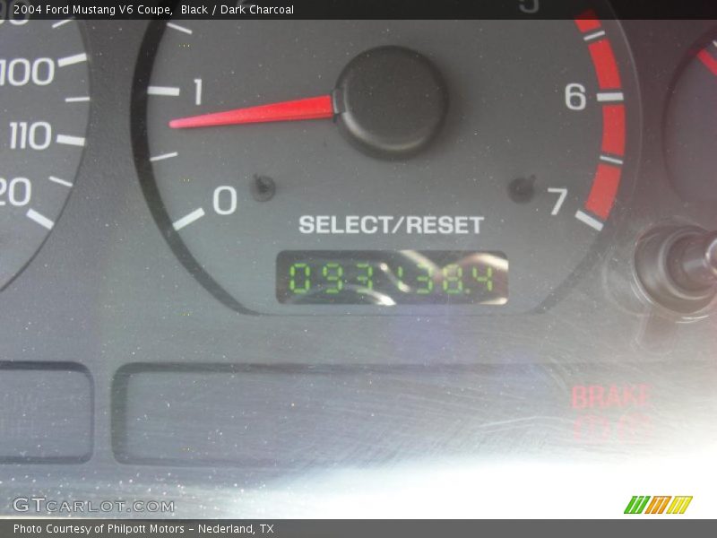 Black / Dark Charcoal 2004 Ford Mustang V6 Coupe