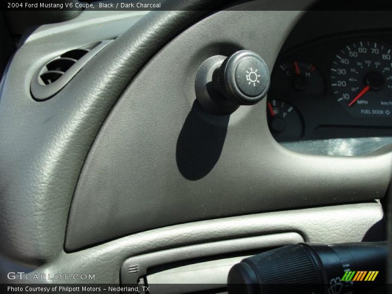Black / Dark Charcoal 2004 Ford Mustang V6 Coupe