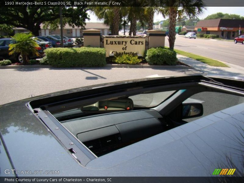 Black Pearl Metallic / Grey 1993 Mercedes-Benz S Class 300 SE