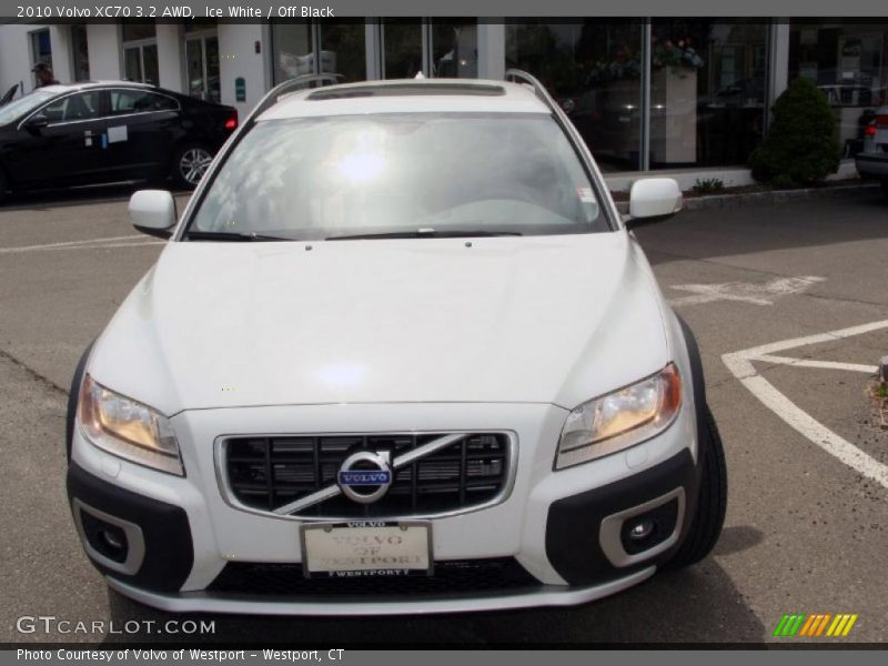 Ice White / Off Black 2010 Volvo XC70 3.2 AWD