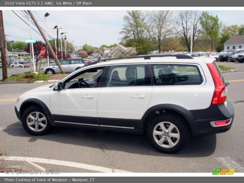 Ice White / Off Black 2010 Volvo XC70 3.2 AWD