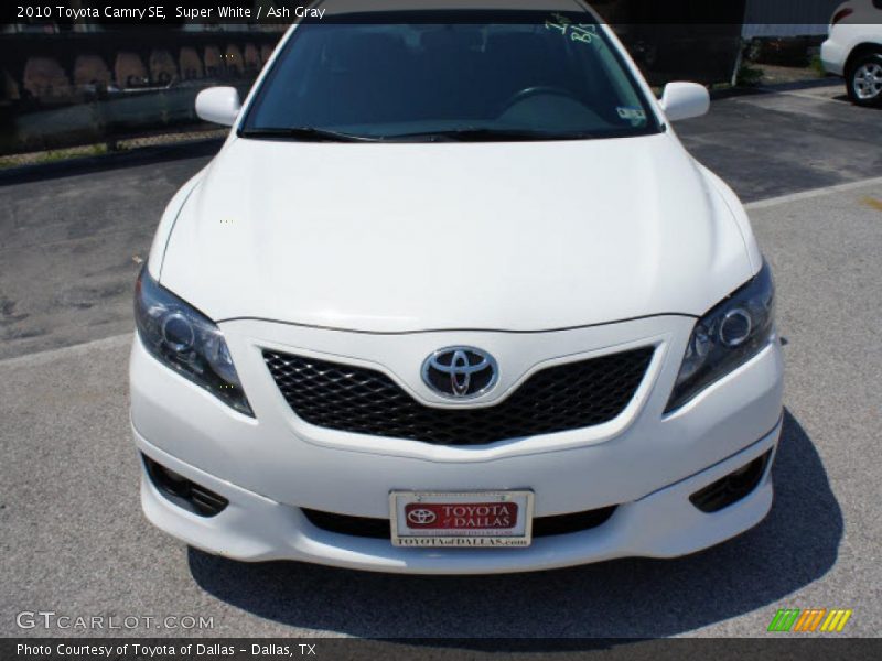 Super White / Ash Gray 2010 Toyota Camry SE