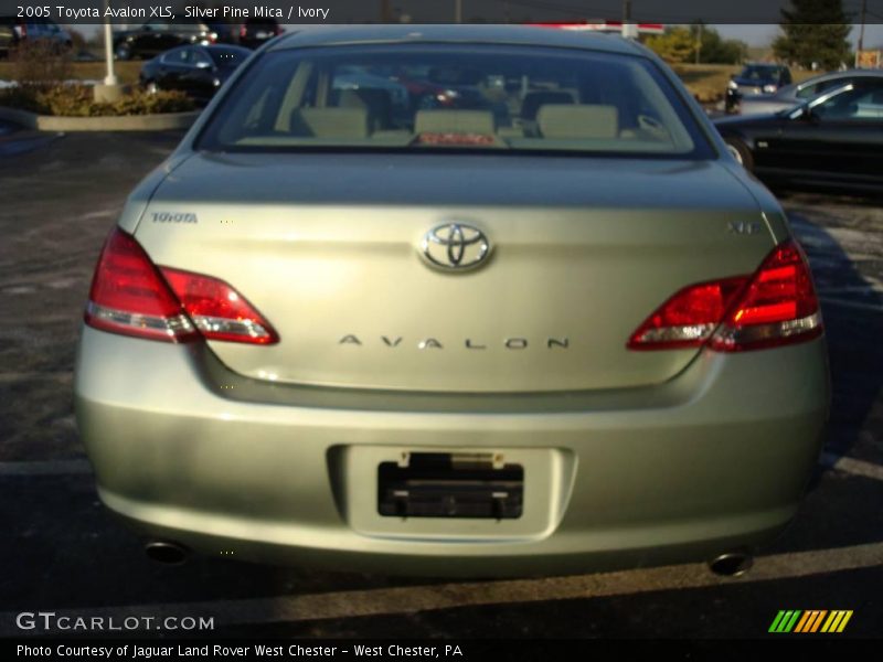 Silver Pine Mica / Ivory 2005 Toyota Avalon XLS