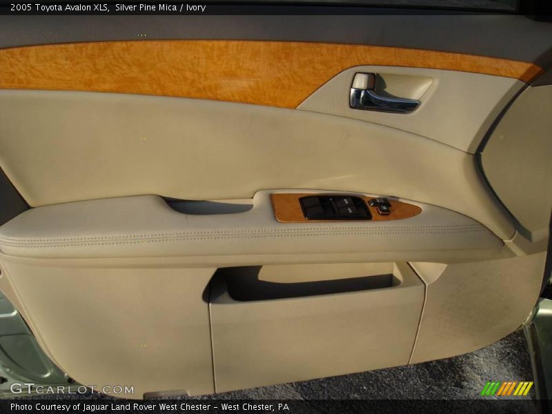 Silver Pine Mica / Ivory 2005 Toyota Avalon XLS