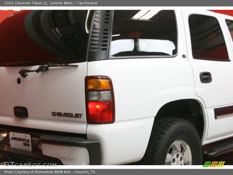 Summit White / Tan/Neutral 2001 Chevrolet Tahoe LS