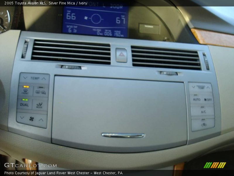 Silver Pine Mica / Ivory 2005 Toyota Avalon XLS