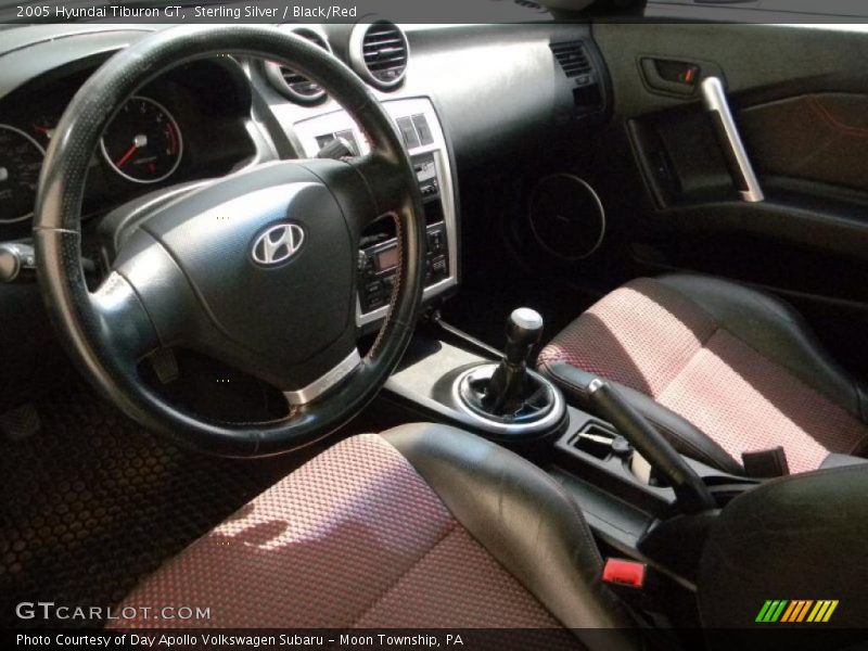Sterling Silver / Black/Red 2005 Hyundai Tiburon GT