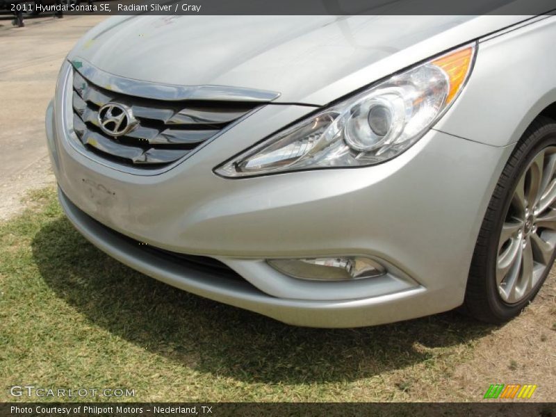 Radiant Silver / Gray 2011 Hyundai Sonata SE