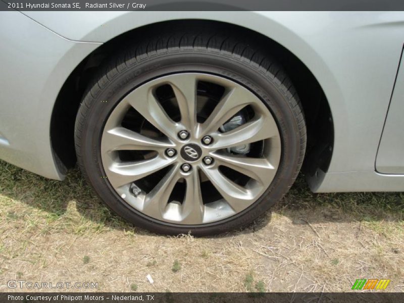 Radiant Silver / Gray 2011 Hyundai Sonata SE