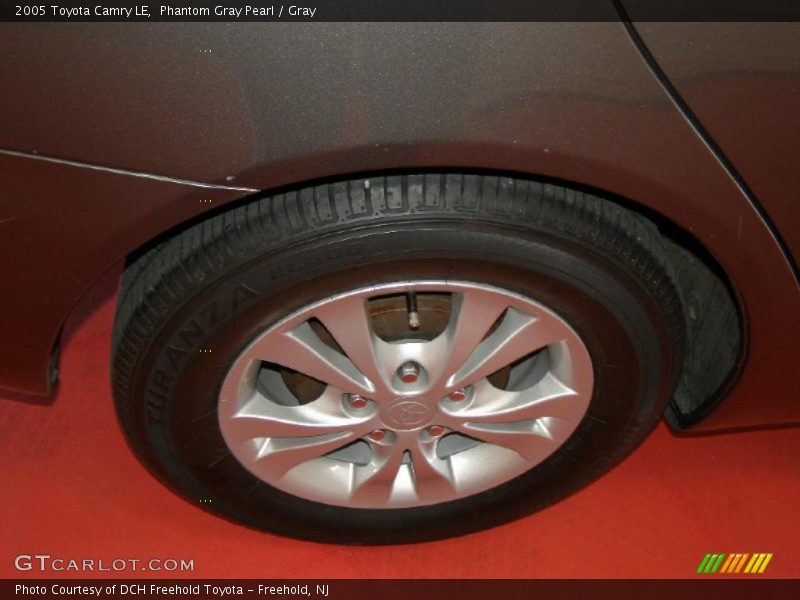 Phantom Gray Pearl / Gray 2005 Toyota Camry LE