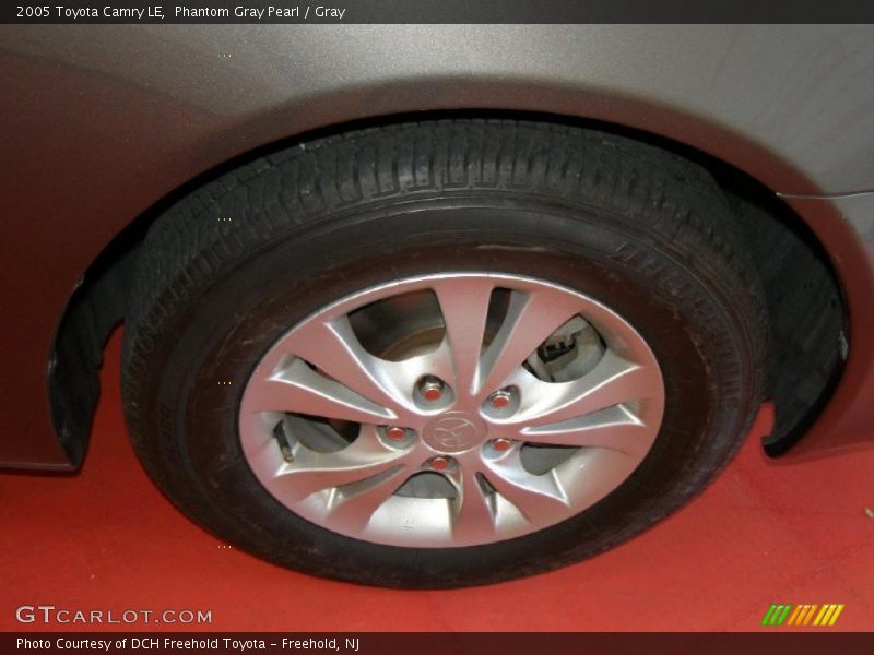 Phantom Gray Pearl / Gray 2005 Toyota Camry LE