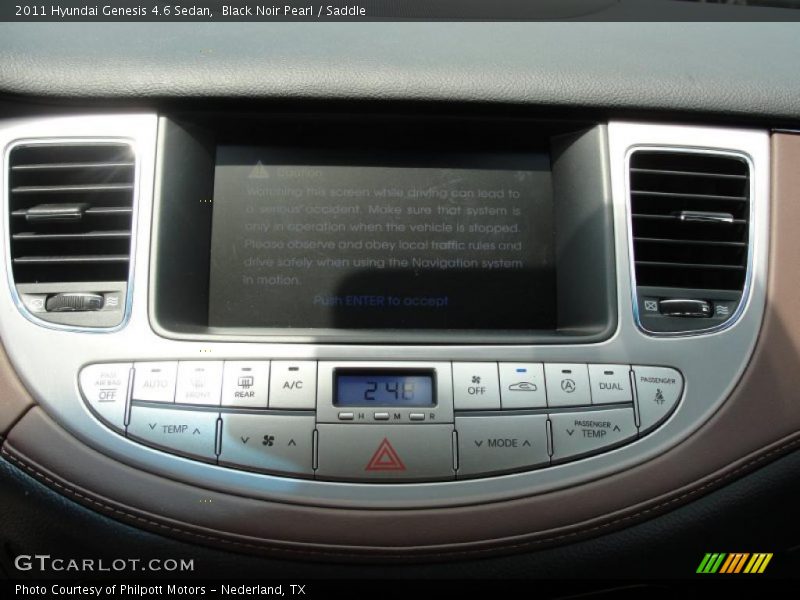 Controls of 2011 Genesis 4.6 Sedan