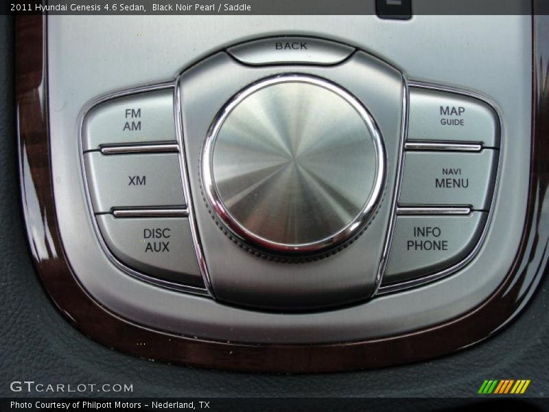 Controls of 2011 Genesis 4.6 Sedan