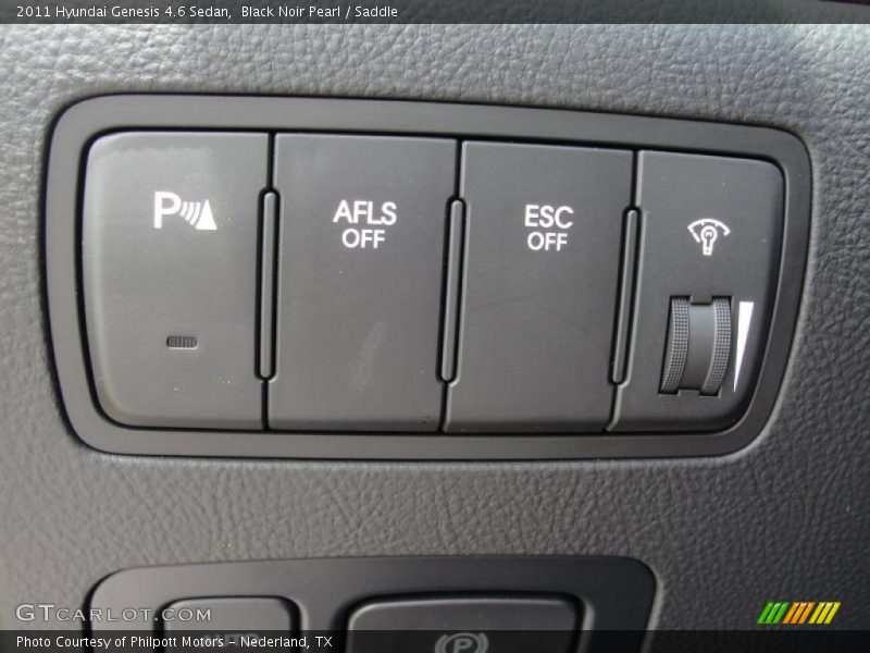 Controls of 2011 Genesis 4.6 Sedan