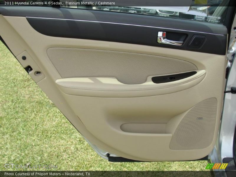 Door Panel of 2011 Genesis 4.6 Sedan