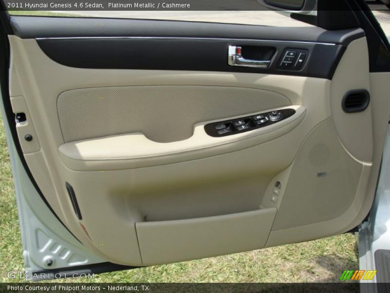 Door Panel of 2011 Genesis 4.6 Sedan