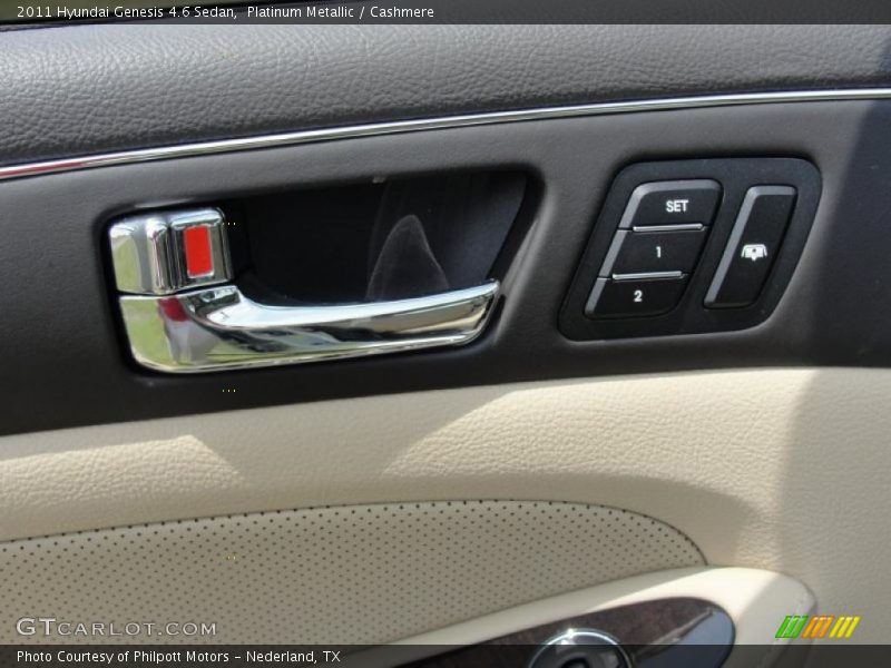 Controls of 2011 Genesis 4.6 Sedan