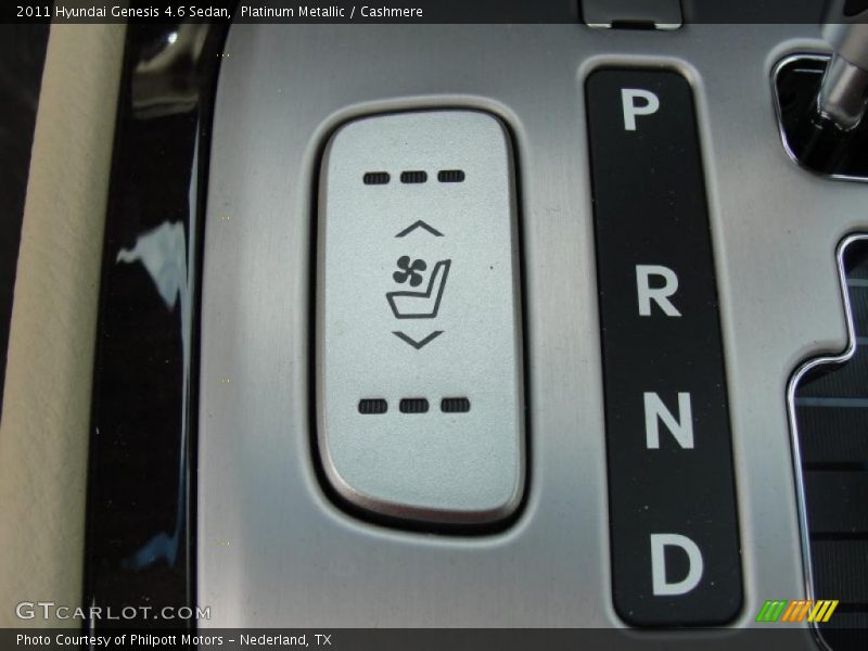 Controls of 2011 Genesis 4.6 Sedan