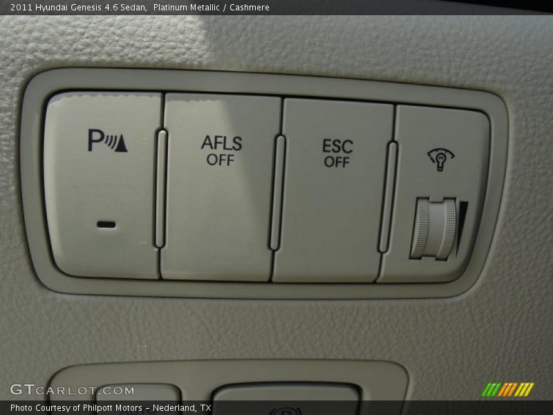 Controls of 2011 Genesis 4.6 Sedan