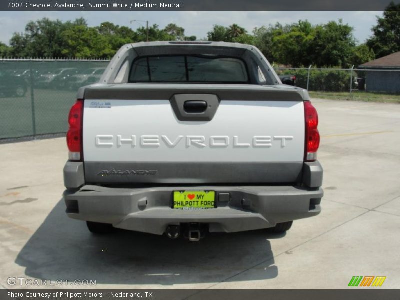 Summit White / Medium Neutral 2002 Chevrolet Avalanche