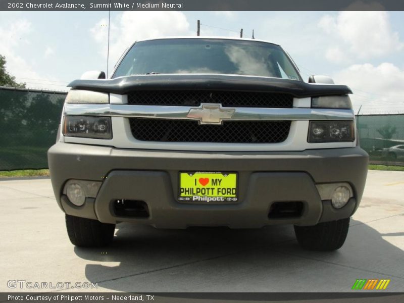 Summit White / Medium Neutral 2002 Chevrolet Avalanche