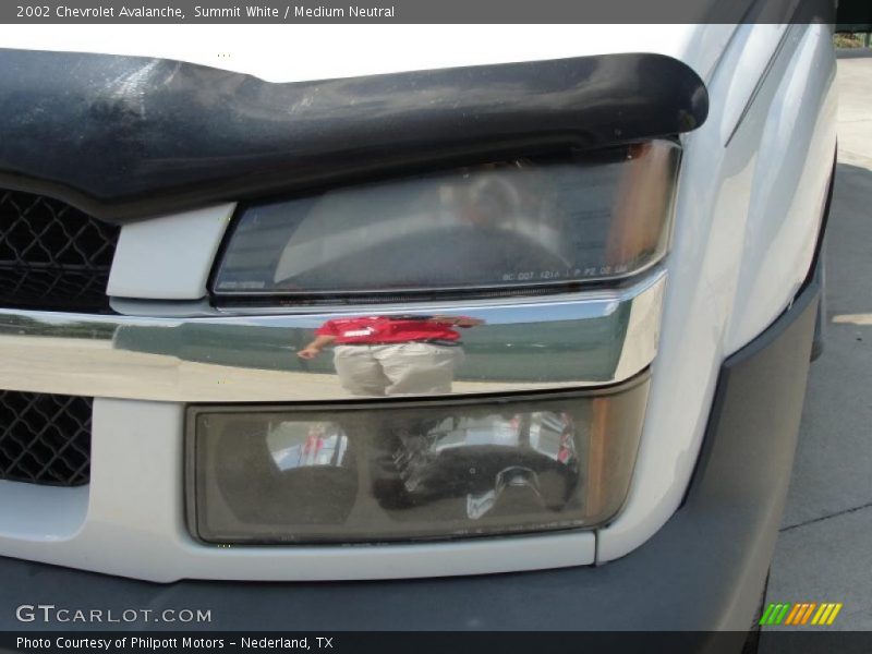 Summit White / Medium Neutral 2002 Chevrolet Avalanche
