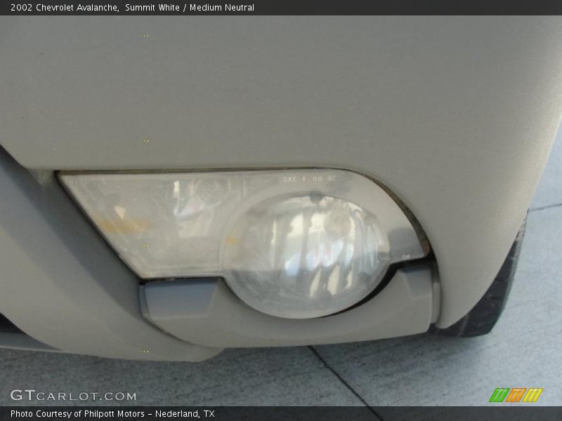 Summit White / Medium Neutral 2002 Chevrolet Avalanche