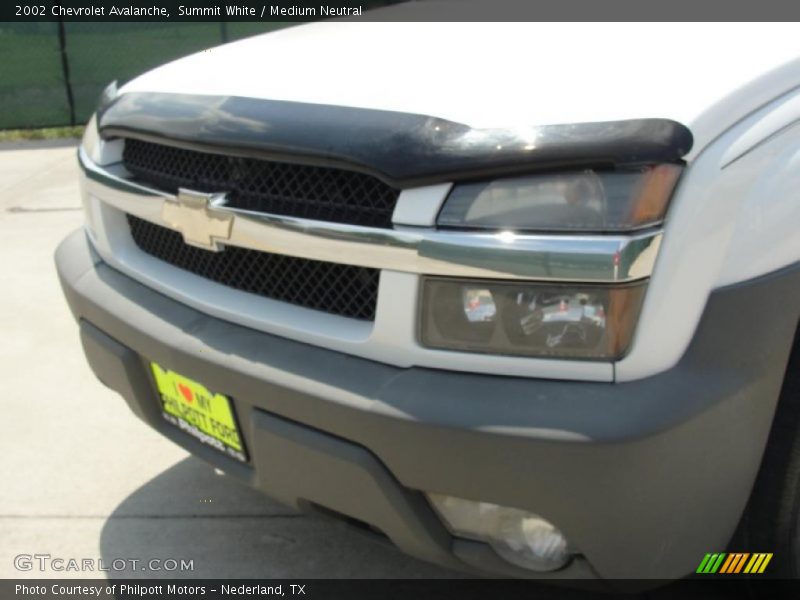 Summit White / Medium Neutral 2002 Chevrolet Avalanche
