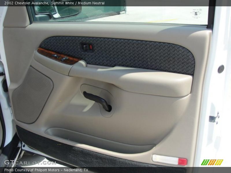 Summit White / Medium Neutral 2002 Chevrolet Avalanche