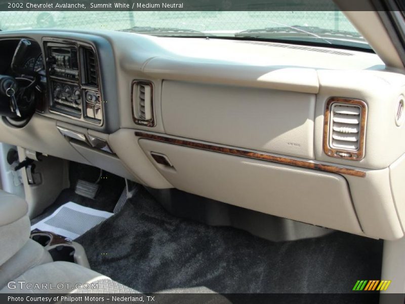 Summit White / Medium Neutral 2002 Chevrolet Avalanche