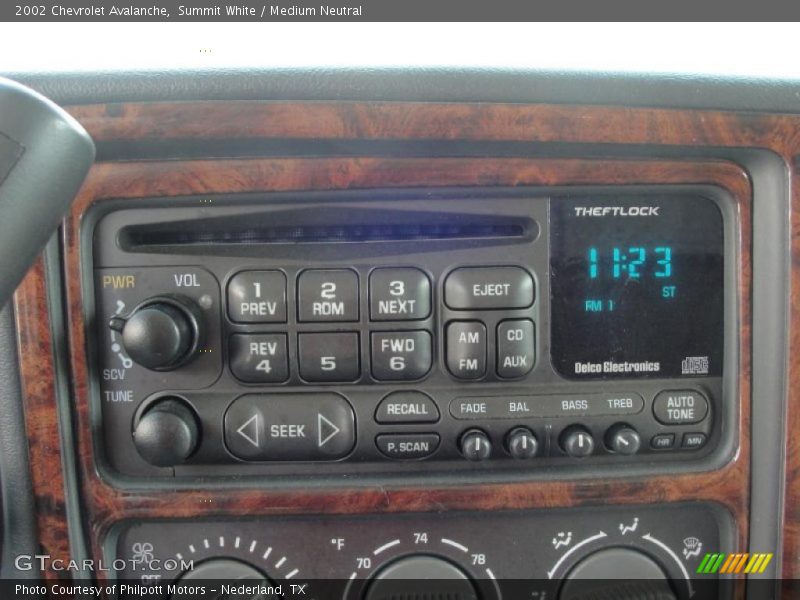 Summit White / Medium Neutral 2002 Chevrolet Avalanche
