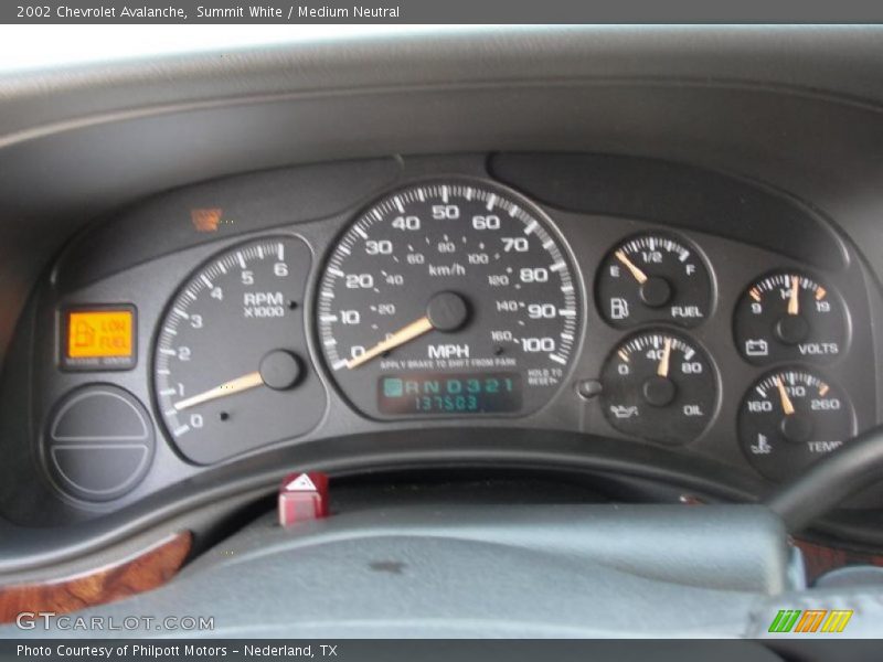 Summit White / Medium Neutral 2002 Chevrolet Avalanche
