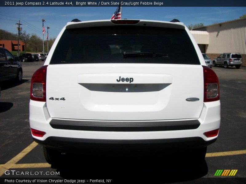 Bright White / Dark Slate Gray/Light Pebble Beige 2011 Jeep Compass 2.4 Latitude 4x4