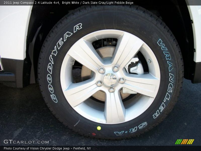 Bright White / Dark Slate Gray/Light Pebble Beige 2011 Jeep Compass 2.4 Latitude 4x4