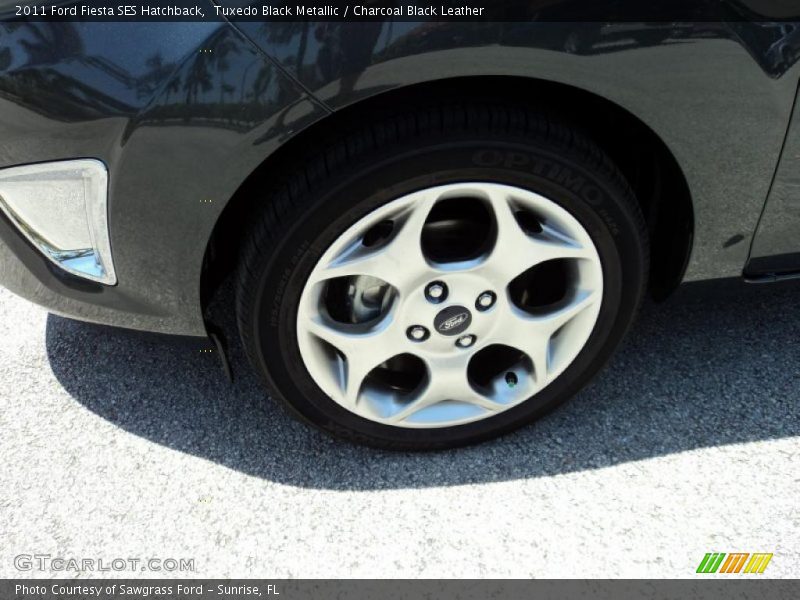 Tuxedo Black Metallic / Charcoal Black Leather 2011 Ford Fiesta SES Hatchback