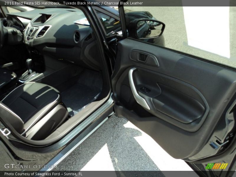 Tuxedo Black Metallic / Charcoal Black Leather 2011 Ford Fiesta SES Hatchback