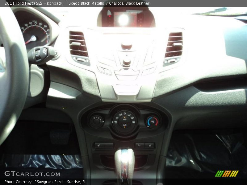 Tuxedo Black Metallic / Charcoal Black Leather 2011 Ford Fiesta SES Hatchback