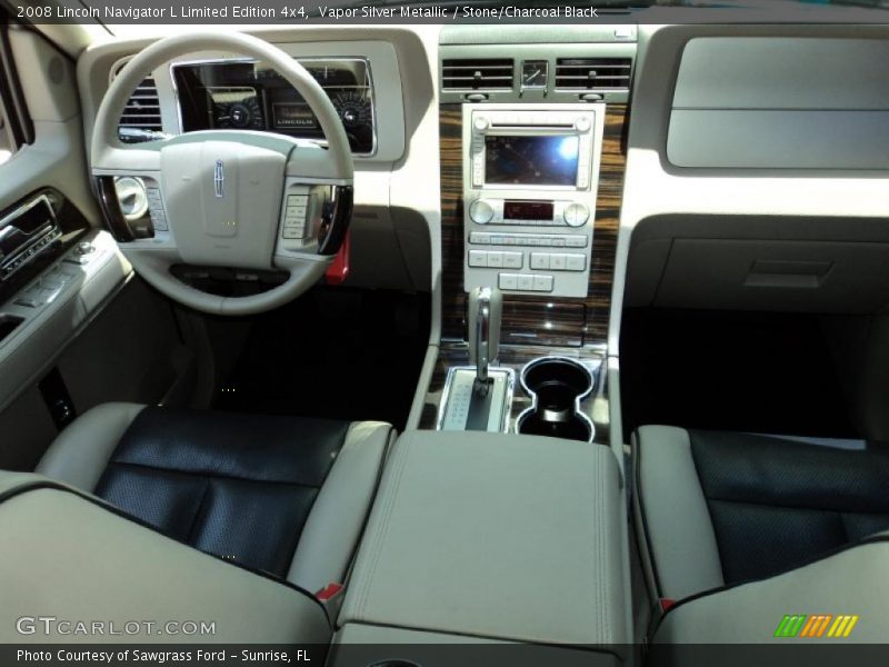 Dashboard of 2008 Navigator L Limited Edition 4x4