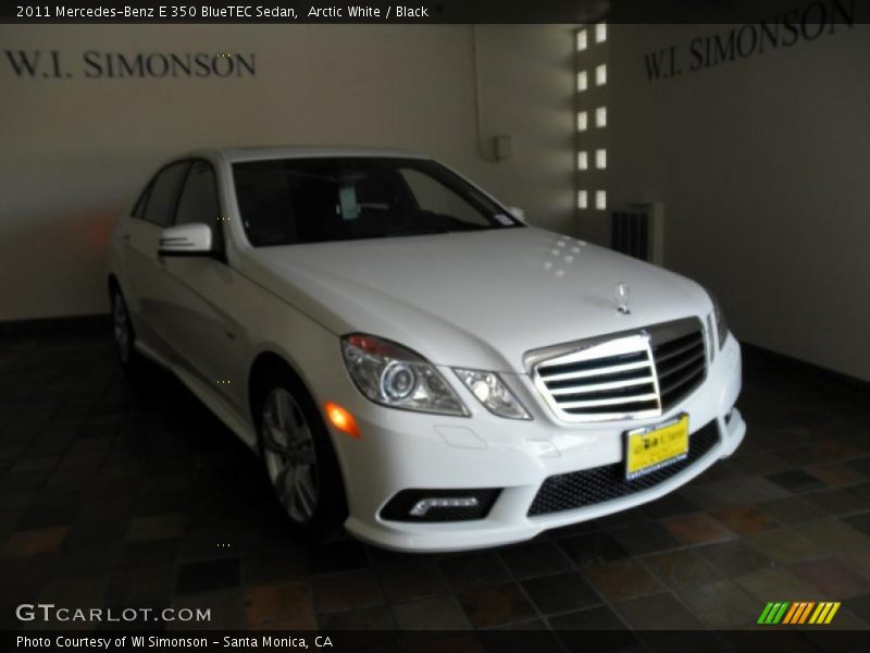 Arctic White / Black 2011 Mercedes-Benz E 350 BlueTEC Sedan