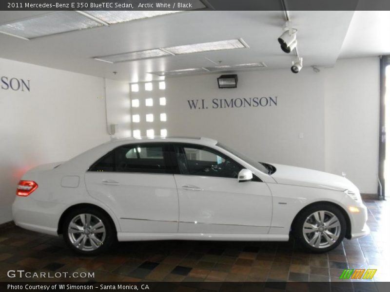Arctic White / Black 2011 Mercedes-Benz E 350 BlueTEC Sedan