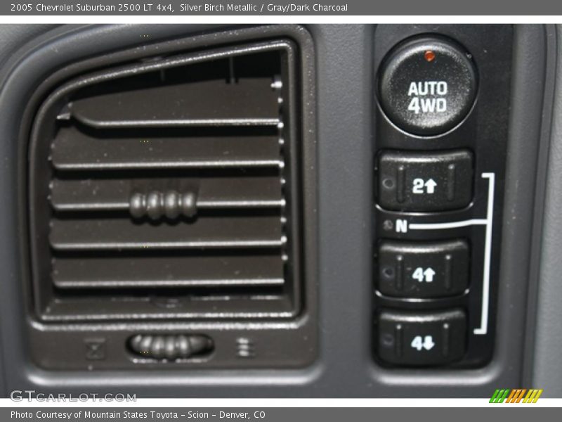 Controls of 2005 Suburban 2500 LT 4x4