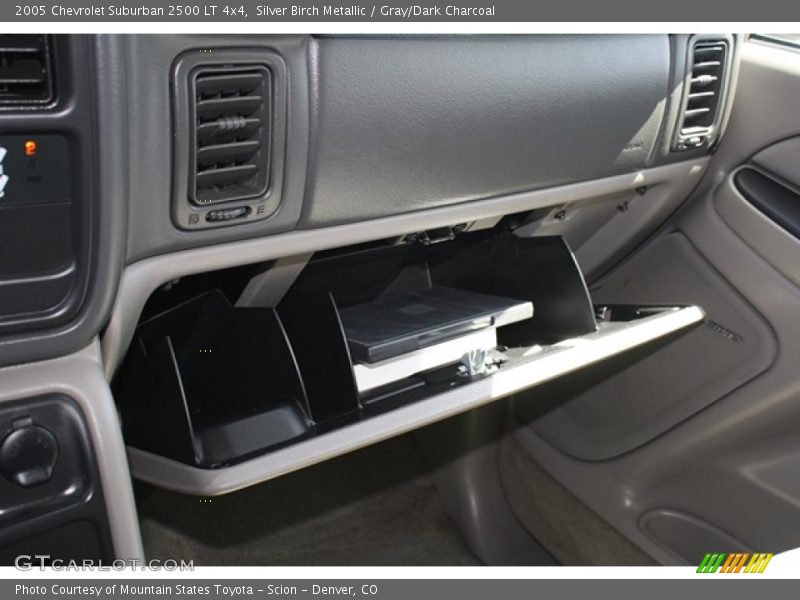 Silver Birch Metallic / Gray/Dark Charcoal 2005 Chevrolet Suburban 2500 LT 4x4