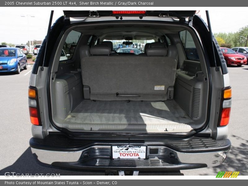  2005 Suburban 2500 LT 4x4 Trunk