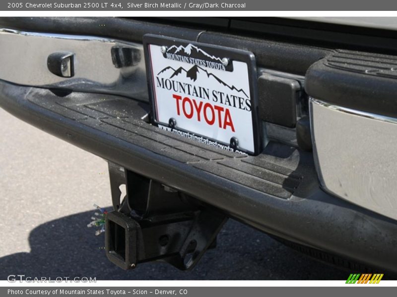 Silver Birch Metallic / Gray/Dark Charcoal 2005 Chevrolet Suburban 2500 LT 4x4