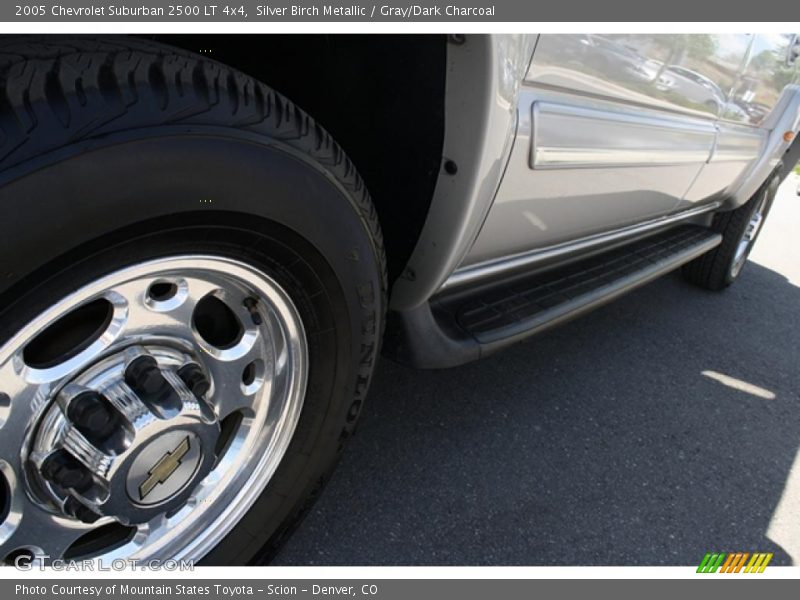 Silver Birch Metallic / Gray/Dark Charcoal 2005 Chevrolet Suburban 2500 LT 4x4