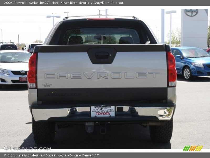 Silver Birch Metallic / Gray/Dark Charcoal 2006 Chevrolet Avalanche Z71 4x4