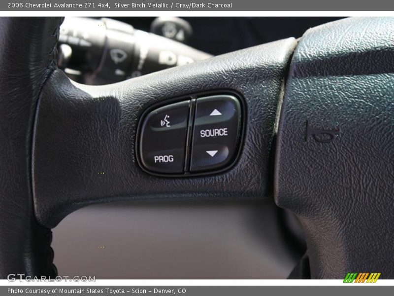 Silver Birch Metallic / Gray/Dark Charcoal 2006 Chevrolet Avalanche Z71 4x4